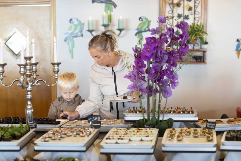 Grillet kød og stemning hos Restaurant Rodeo i Løkken